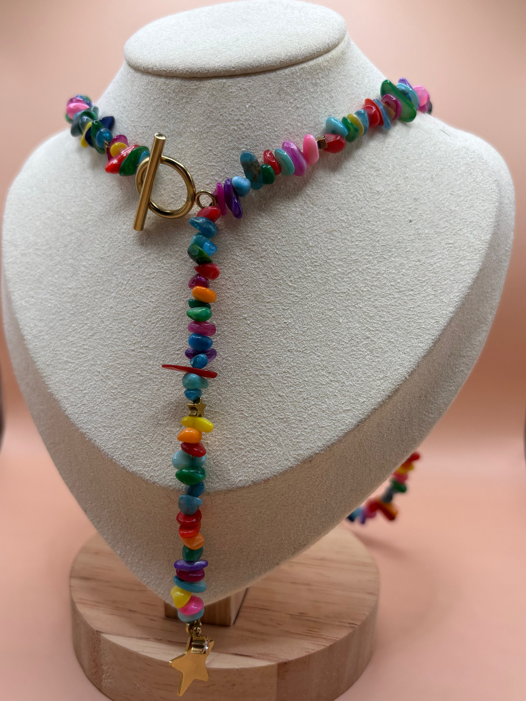 Collier en perles de coquillage multicolores